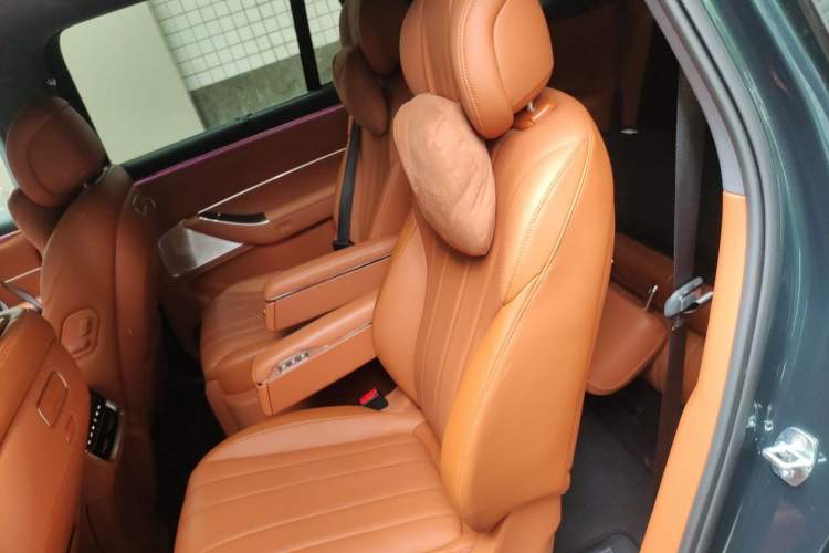 Used Hima AITO M8 2025 Extended-Range Ultra Version 53.4 kWh 6-Seater Edition Left Rear Seat