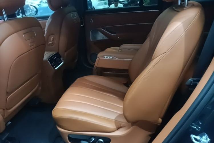 Used Hima AITO M8 2025 Extended-Range Ultra Version 53.4 kWh 6-Seater Edition Left Rear Seat
