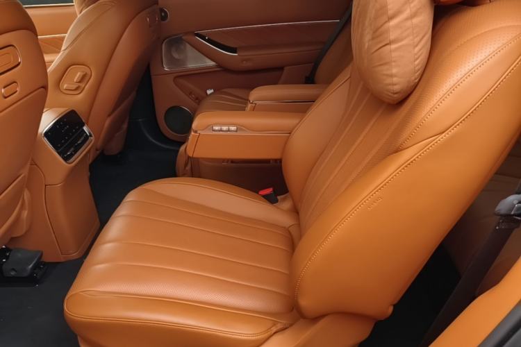 Used Hima AITO M8 2025 Extended-Range Ultra Version 53.4 kWh 6-Seater Edition Left Rear Seat