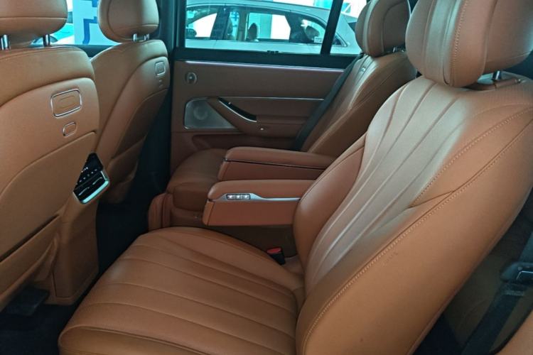 Used Hima AITO M8 2025 Extended-Range Ultra Version 53.4 kWh 6-Seater Edition Left Rear Seat