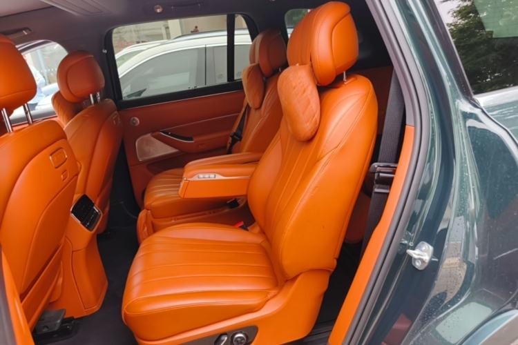Used Hima AITO M8 2025 Extended-Range Ultra Version 53.4 kWh 6-Seater Edition Left Rear Seat