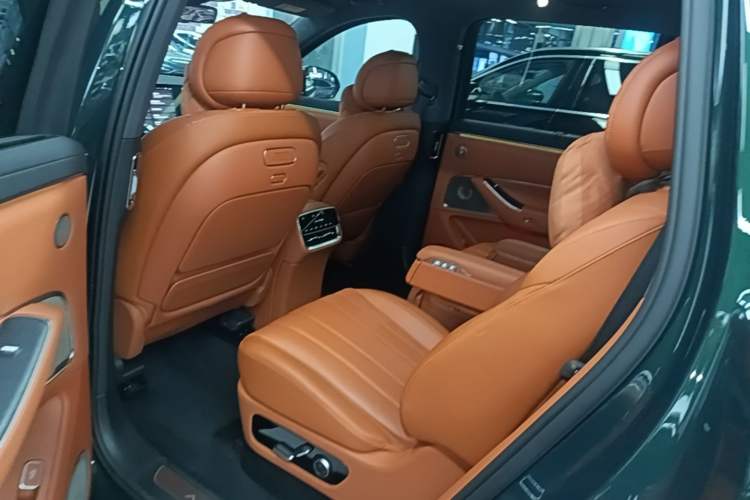 Used Hima AITO M8 2025 Extended-Range Ultra Version 53.4 kWh 6-Seater Edition Left Rear Seat