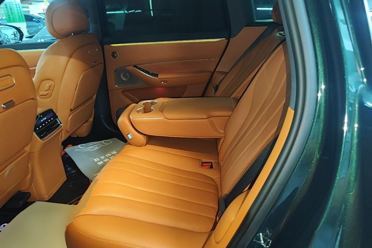 Used Hima AITO M8 2025 Extended-Range Max+ Version 53.4 kWh 5-Seater Edition Left Rear Seat