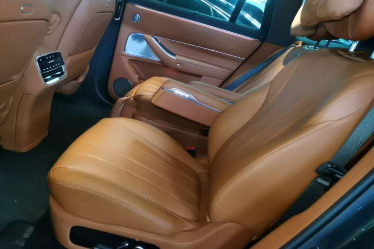 Used Hima AITO M8 2025 Extended-Range Ultra Version 53.4 kWh 6-Seater Edition Left Rear Seat