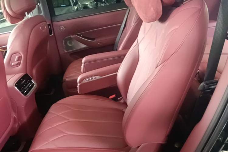 Used Hima AITO M8 2025 Extended-Range Max+ Version 53.4 kWh 6-Seater Edition Left Rear Seat