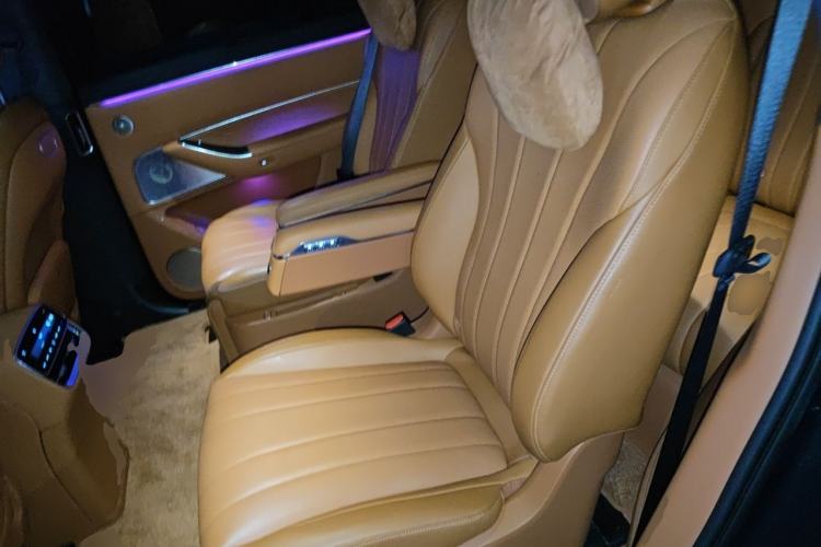 Used Hima AITO M8 2025 Extended-Range Max+ Version 53.4 kWh 6-Seater Edition Left Rear Seat