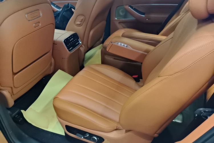 Used Hima AITO M8 2025 Extended-Range Ultra Version 53.4 kWh 6-Seater Edition Left Rear Seat