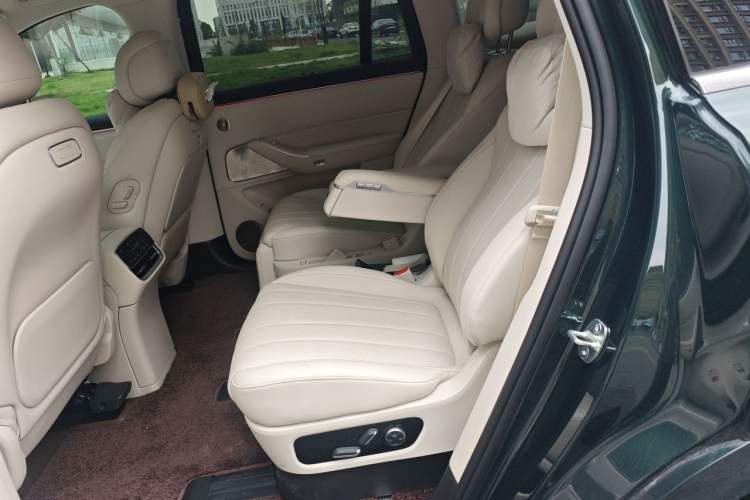 Used Hima AITO M8 2025 Extended-Range Ultra Version 53.4 kWh 6-Seater Edition Left Rear Seat