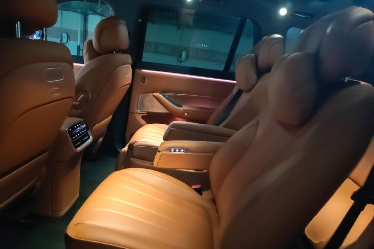 Used Hima AITO M8 2025 Extended-Range Ultra Version 53.4 kWh 6-Seater Edition Left Rear Seat