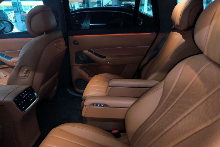 Used Hima AITO M8 2025 Extended-Range Ultra Version 53.4 kWh 6-Seater Edition Left Rear Seat