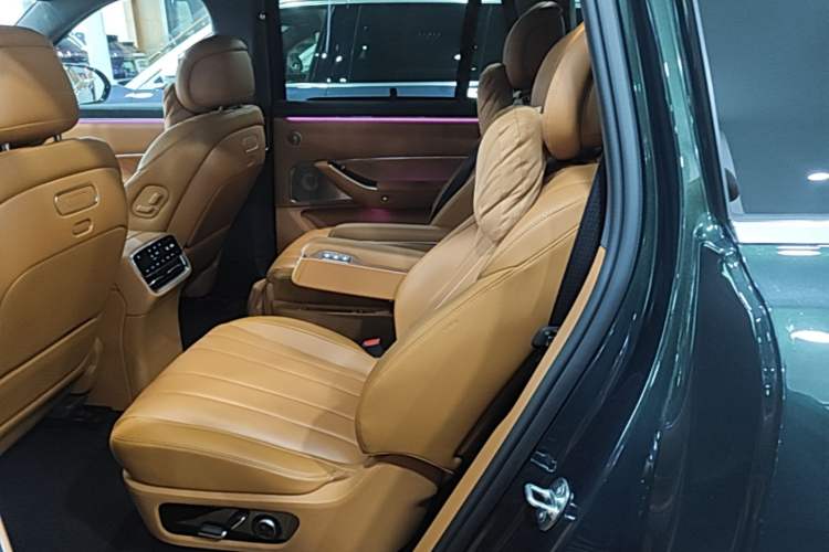 Used Hima AITO M8 2025 Extended-Range Ultra Version 53.4 kWh 6-Seater Edition Left Rear Seat