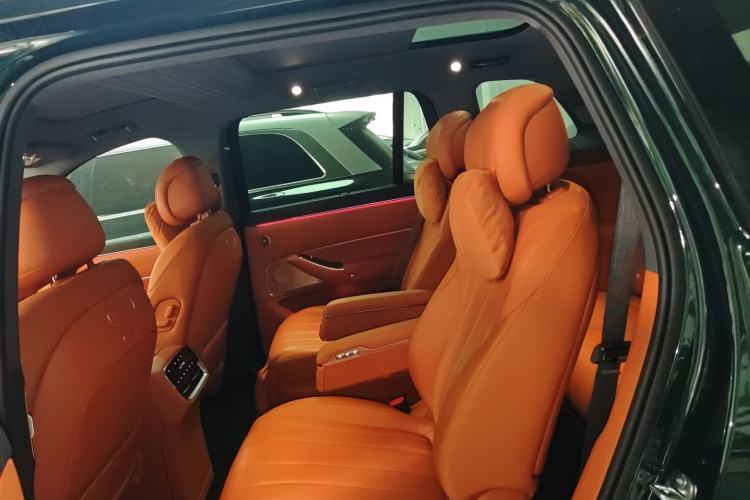 Used Hima AITO M8 2025 Extended-Range Ultra Version 53.4 kWh 6-Seater Edition Left Rear Seat