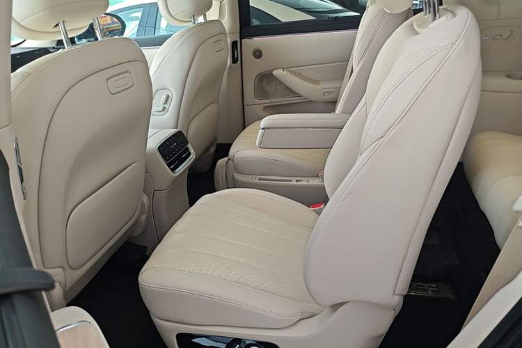Used Hima AITO M8 2025 Extended-Range Ultra Version 53.4 kWh 6-Seater Edition Left Rear Seat