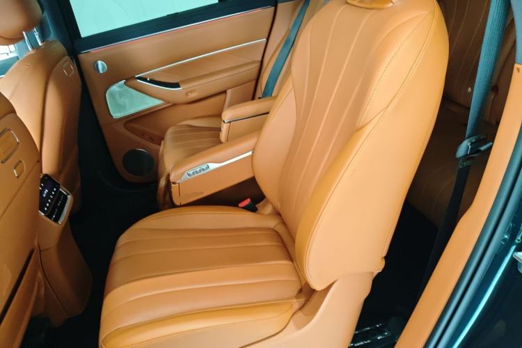 Used Hima AITO M8 2025 Extended-Range Ultra Version 53.4 kWh 6-Seater Edition Left Rear Seat