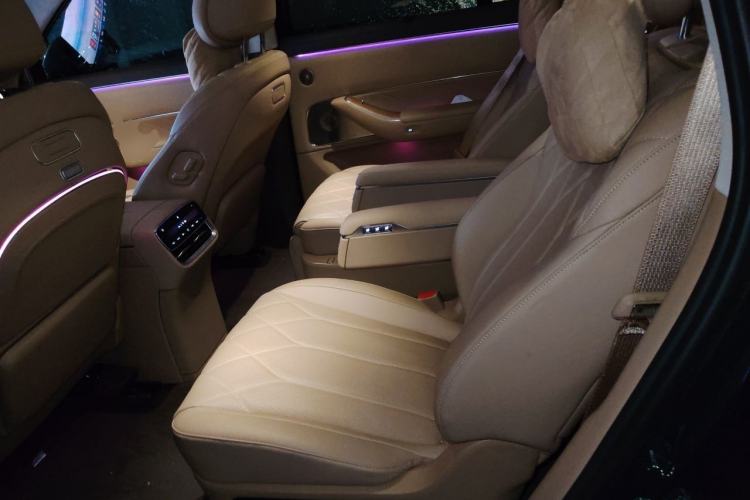Used Hima AITO M8 2025 Extended-Range Max+ Version 53.4 kWh 6-Seater Edition Left Rear Seat