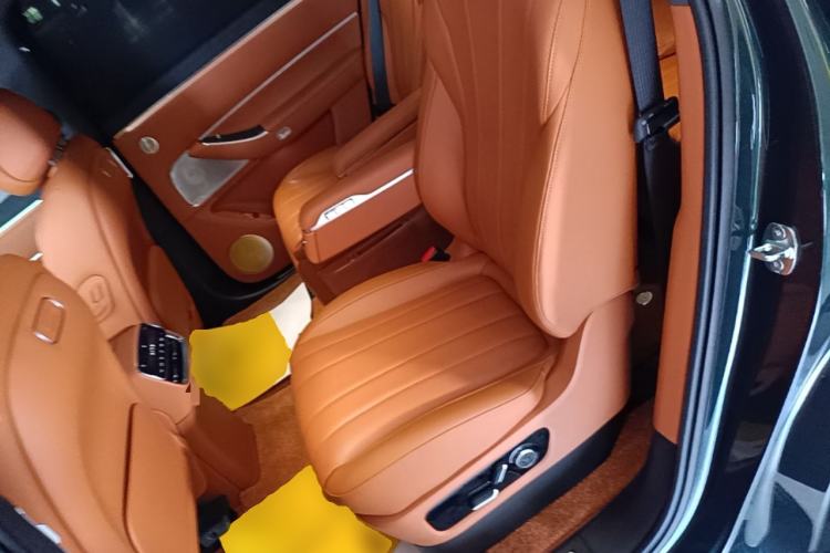 Used Hima AITO M8 2025 Extended-Range Max+ Version 53.4 kWh 6-Seater Edition Left Rear Seat