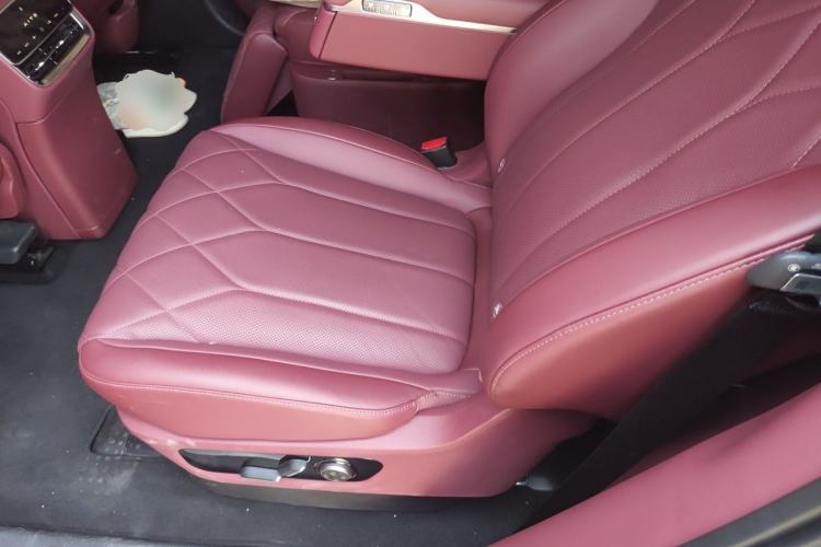 Used Hima AITO M8 2025 Extended-Range Max+ Version 53.4 kWh 6-Seater Edition Left Rear Seat