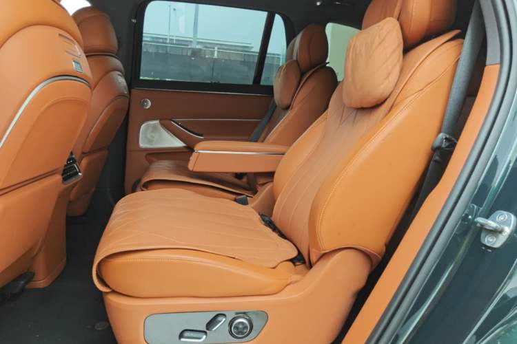 Used Hima AITO M8 2025 Extended-Range Max+ Version 53.4 kWh 6-Seater Edition Left Rear Seat