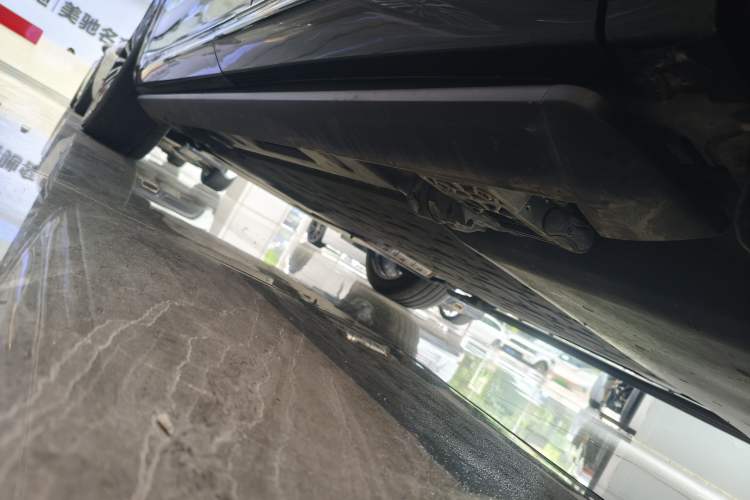 Used Hima AITO M8 2025 Extended-Range Ultra Version 53.4 kWh 6-Seater Edition Left Side Sill