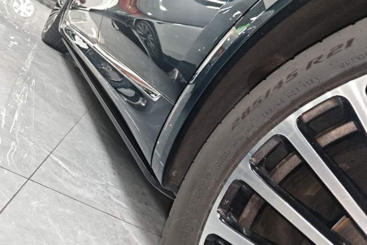 Used Hima AITO M8 2025 Extended-Range Ultra Version 53.4 kWh 6-Seater Edition Left Side Sill