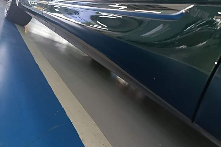 Used Hima AITO M8 2025 Extended-Range Max+ Version 53.4 kWh 5-Seater Edition Left Side Sill
