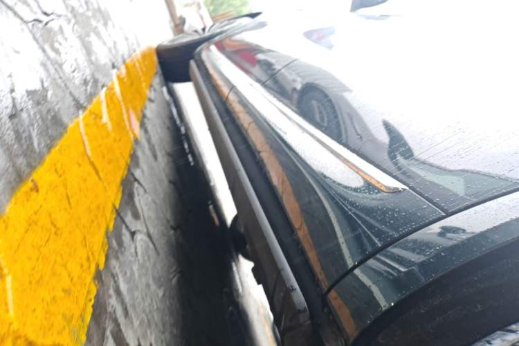 Used Hima AITO M8 2025 Extended-Range Ultra Version 53.4 kWh 6-Seater Edition Left Side Sill