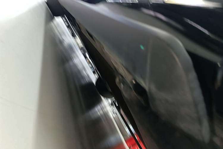 Used Hima AITO M8 2025 Extended-Range Ultra Version 53.4 kWh 6-Seater Edition Left Side Sill