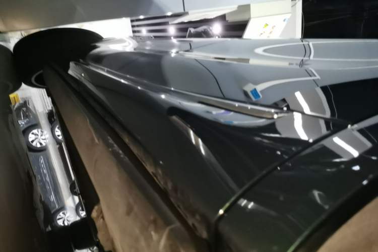 Used Hima AITO M8 2025 Extended-Range Ultra Version 53.4 kWh 6-Seater Edition Left Side Sill