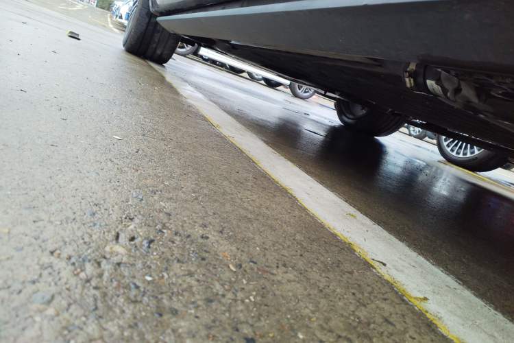 Used Hima AITO M8 2025 Extended-Range Ultra Version 53.4 kWh 6-Seater Edition Left Side Sill