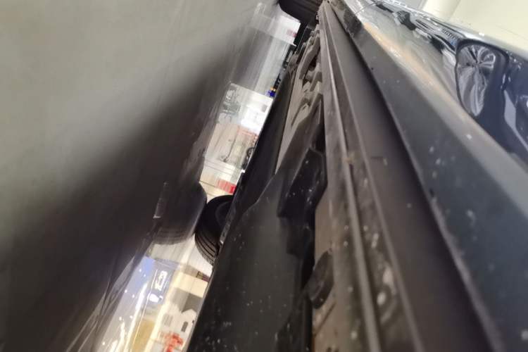 Used Hima AITO M8 2025 Extended-Range Ultra Version 53.4 kWh 6-Seater Edition Left Side Sill
