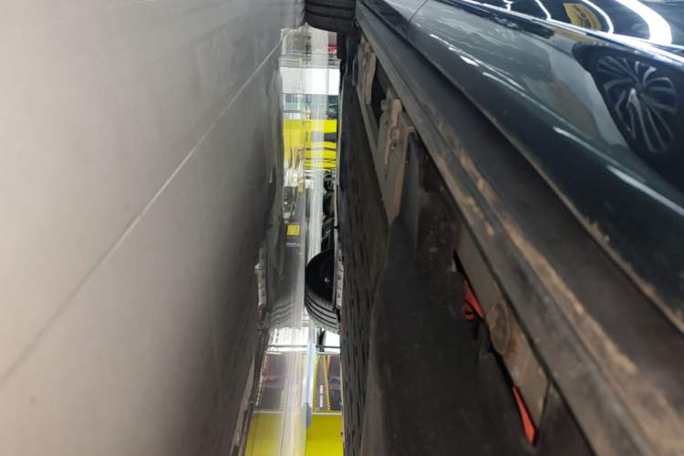 Used Hima AITO M8 2025 Extended-Range Max+ Version 53.4 kWh 6-Seater Edition Left Side Sill