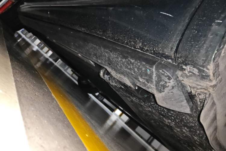 Used Hima AITO M8 2025 Extended-Range Ultra Version 53.4 kWh 6-Seater Edition Left Side Sill