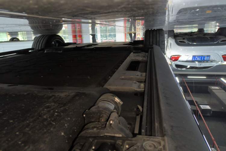 Used Hima AITO M8 2025 Extended-Range Ultra Version 53.4 kWh 6-Seater Edition Left Side Sill