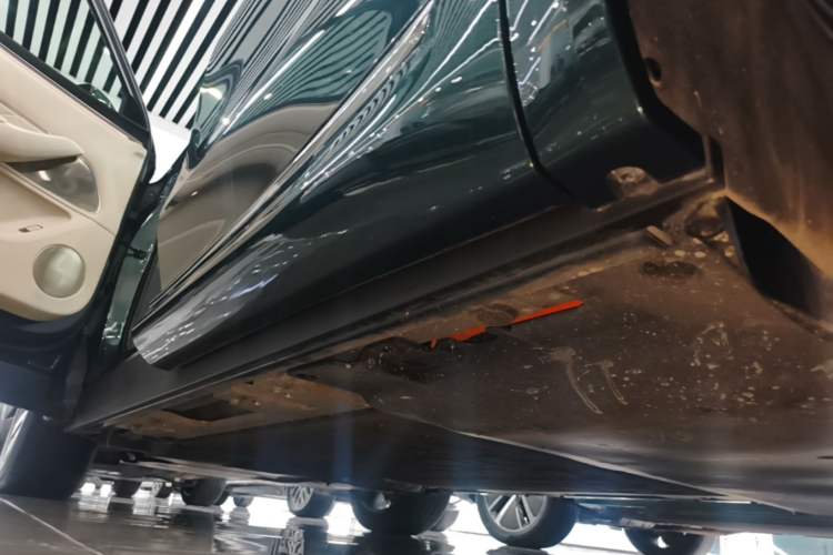 Used Hima AITO M8 2025 Extended-Range Max+ Version 53.4 kWh 6-Seater Edition Left Side Sill