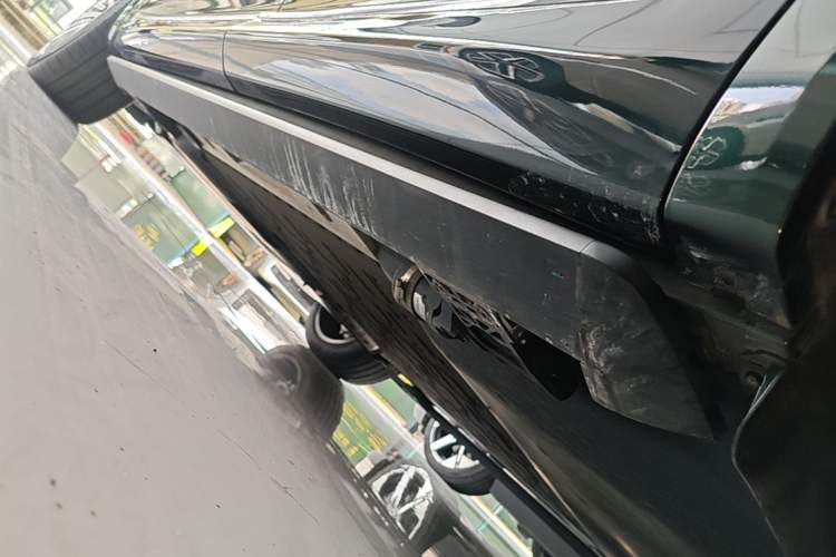 Used Hima AITO M8 2025 Extended-Range Ultra Version 53.4 kWh 6-Seater Edition Left Side Sill