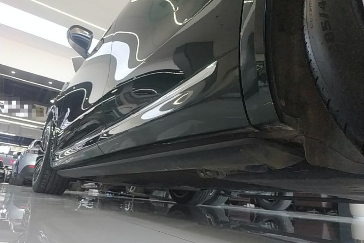 Used Hima AITO M8 2025 Extended-Range Ultra Version 53.4 kWh 6-Seater Edition Left Side Sill