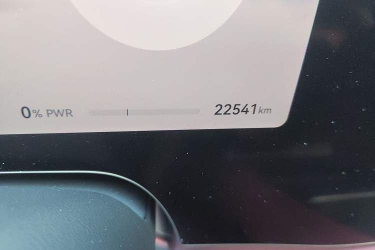 Used Hima AITO M8 2025 Extended-Range Max+ Version 53.4 kWh 6-Seater Edition Odometer Close Up