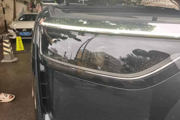 Used Hima AITO M8 2025 Extended-Range Max+ Version 53.4 kWh 5-Seater Edition Right Front Headlight