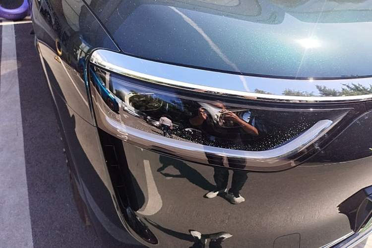 Used Hima AITO M8 2025 Extended-Range Ultra Version 53.4 kWh 6-Seater Edition Right Front Headlight