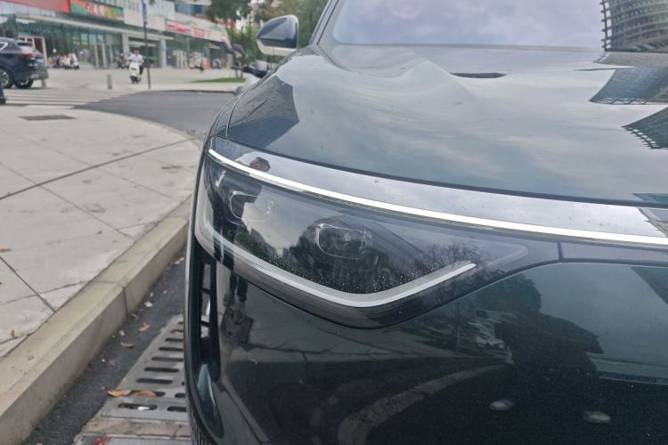 Used Hima AITO M8 2025 Extended-Range Ultra Version 53.4 kWh 6-Seater Edition Right Front Headlight