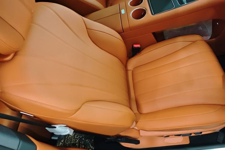 Used Hima AITO M8 2025 Extended-Range Max+ Version 53.4 kWh 5-Seater Edition Right Front Seat