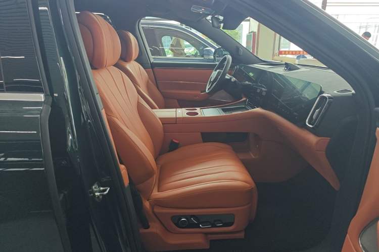 Used Hima AITO M8 2025 Extended-Range Ultra Version 53.4 kWh 6-Seater Edition Right Front Seat