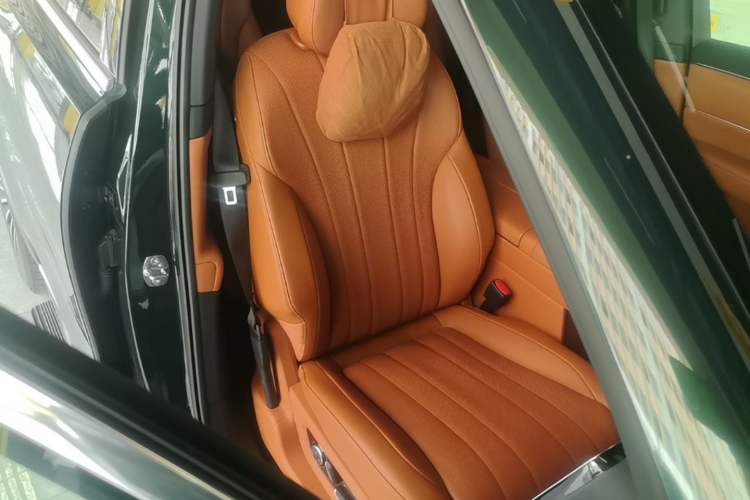 Used Hima AITO M8 2025 Extended-Range Ultra Version 53.4 kWh 6-Seater Edition Right Front Seat