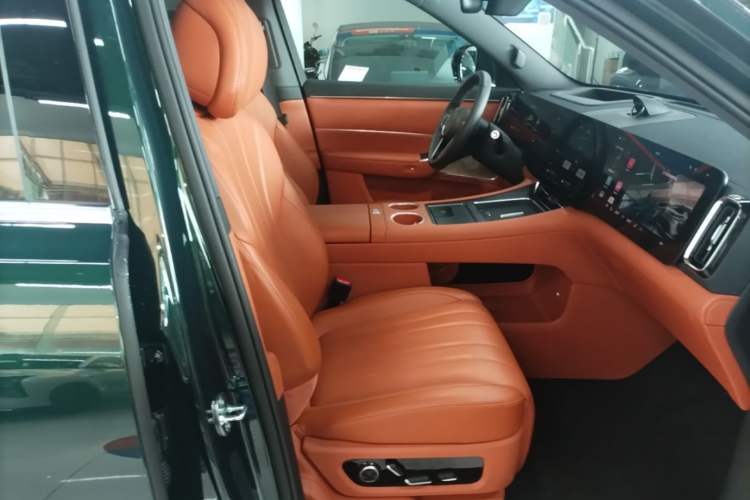 Used Hima AITO M8 2025 Extended-Range Ultra Version 53.4 kWh 6-Seater Edition Right Front Seat
