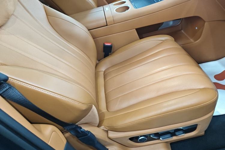 Used Hima AITO M8 2025 Extended-Range Ultra Version 53.4 kWh 6-Seater Edition Right Front Seat