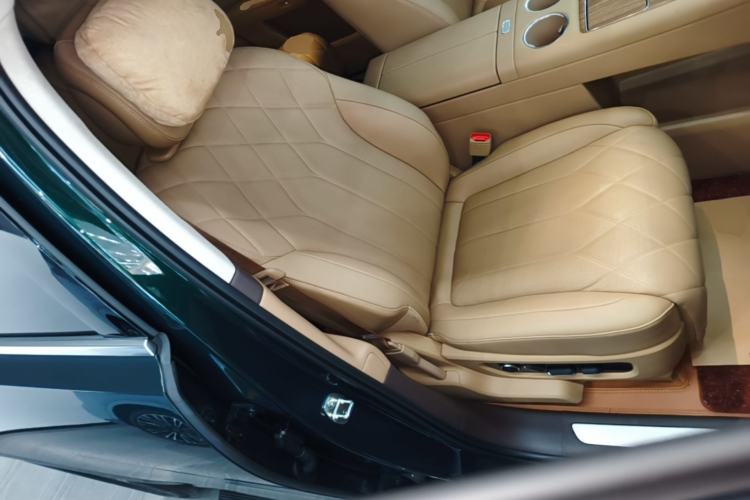 Used Hima AITO M8 2025 Extended-Range Max+ Version 53.4 kWh 5-Seater Edition Right Front Seat