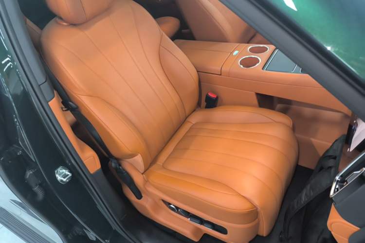 Used Hima AITO M8 2025 Extended-Range Ultra Version 53.4 kWh 6-Seater Edition Right Front Seat