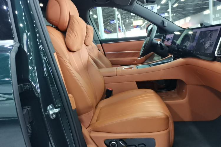 Used Hima AITO M8 2025 Extended-Range Ultra Version 53.4 kWh 6-Seater Edition Right Front Seat