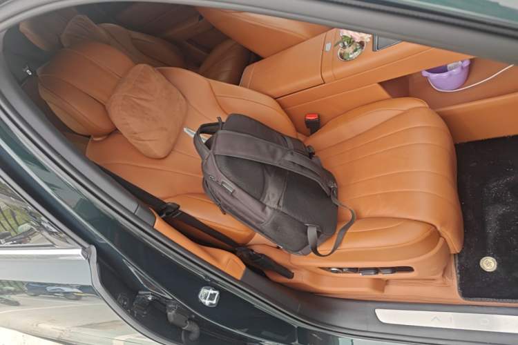 Used Hima AITO M8 2025 Extended-Range Max+ Version 53.4 kWh 6-Seater Edition Right Front Seat