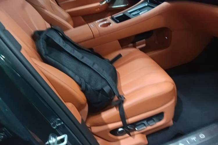 Used Hima AITO M8 2025 Extended-Range Ultra Version 53.4 kWh 6-Seater Edition Right Front Seat
